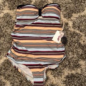 MATERNITY ALERT! 💗💙  Jessica Simpson maternity one piece bathing suit